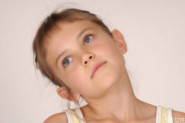 小學女生適合什么發(fā)型 小學女生什么發(fā)型合適