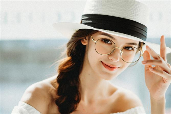 巴拿馬草帽配什么發(fā)型好看 巴拿馬草帽適合什么發(fā)型 巴拿馬草帽配什么發(fā)型好看 巴拿馬草帽適合什么發(fā)型