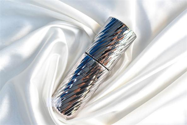 黛珂曲酸美白精華適合敏感肌嗎 黛珂曲酸精華會長痘嗎 黛珂曲酸美白精華適合敏感肌嗎 黛珂曲酸精華會長痘嗎