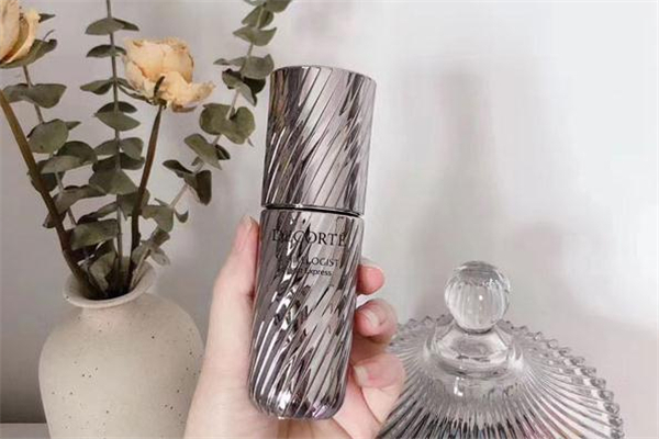 黛珂曲酸美白精華適合什么膚質 黛珂曲酸精華孕婦能用嗎 黛珂曲酸美白精華適合什么膚質 黛珂曲酸精華孕婦能用嗎