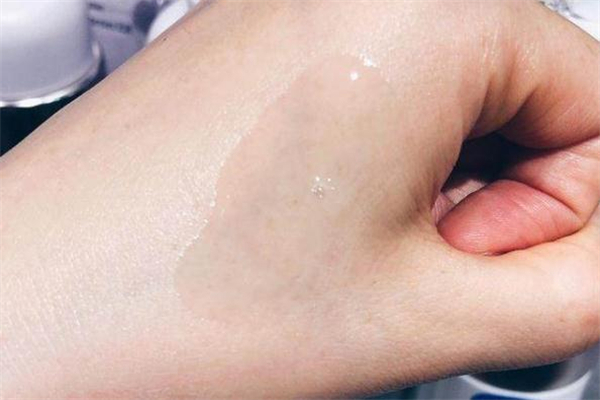 黛珂曲酸美白精華適合什么膚質 黛珂曲酸精華孕婦能用嗎 黛珂曲酸美白精華適合什么膚質 黛珂曲酸精華孕婦能用嗎