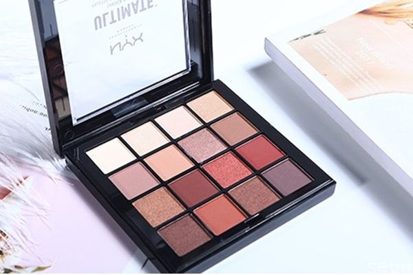 眼影有幾種質(zhì)地 眼影質(zhì)地什么樣的好 眼影有幾種質(zhì)地 眼影質(zhì)地什么樣的好