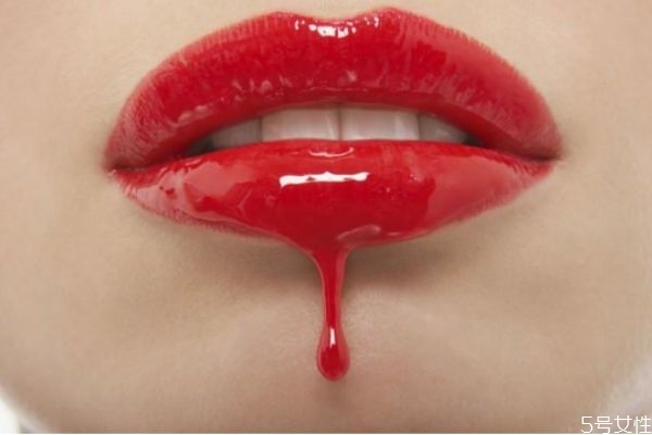 厚嘴唇適合的口紅顏色 嘴唇厚忌什么顏色口紅 厚嘴唇適合的口紅顏色 嘴唇厚忌什么顏色口紅