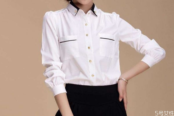 襯衣扣子怎么防止走光 襯衣扣子防走光的方法 襯衣扣子怎么防止走光 襯衣扣子防走光的方法
