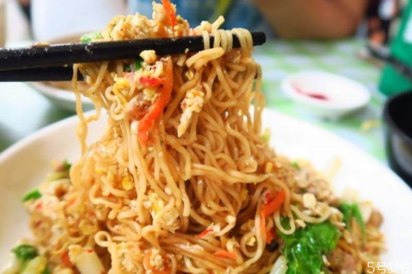 炒方便面可以怎么做 炒方便面的簡(jiǎn)單做法 炒方便面可以怎么做 炒方便面的簡(jiǎn)單做法