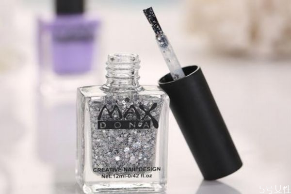 卸甲油應(yīng)該怎么使用 卸甲油的使用方法 卸甲油應(yīng)該怎么使用 卸甲油的使用方法