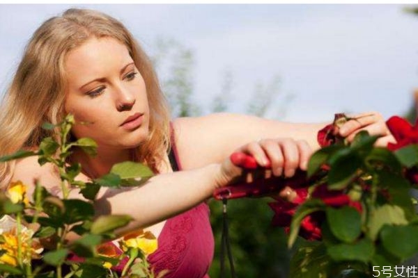 女人還愛(ài)著前任的表現(xiàn) 女人還愛(ài)著前任的行為 女人還愛(ài)著前任的表現(xiàn) 女人還愛(ài)著前任的行為