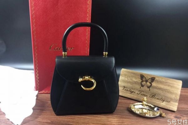 有個豹子頭標志的包包是什么牌子 豹子頭是什么奢侈牌子 有個豹子頭標志的包包是什么牌子 豹子頭是什么奢侈牌子