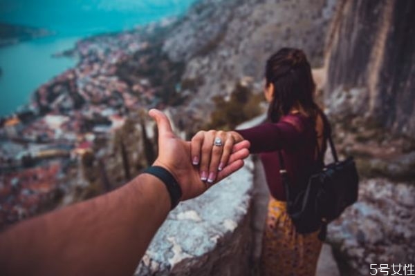 女人變心又不想離開會有哪些態(tài)度 女人變心要不要離婚 女人變心又不想離開會有哪些態(tài)度 女人變心要不要離婚