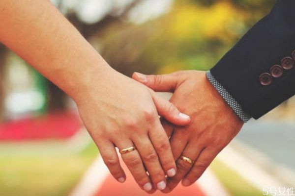 男生吃醋會(huì)不理女生嗎 男生吃醋憤怒應(yīng)該怎么辦 男生吃醋會(huì)不理女生嗎 男生吃醋憤怒應(yīng)該怎么辦