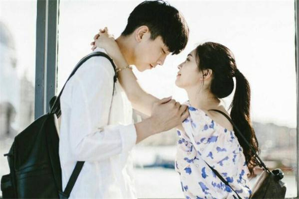 同學(xué)聚會(huì)碰到前男友怎么辦 有前任參加的聚會(huì)還去嗎