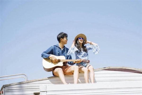 為什么一提結婚男的就逃避 一提結婚男友就逃避該分手嗎 為什么一提結婚男的就逃避 一提結婚男友就逃避該分手嗎