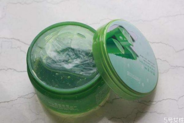 蘆薈膠可以修復角質(zhì)層嗎 角質(zhì)層薄可以用蘆薈膠修復嗎 蘆薈膠可以修復角質(zhì)層嗎 角質(zhì)層薄可以用蘆薈膠修復嗎