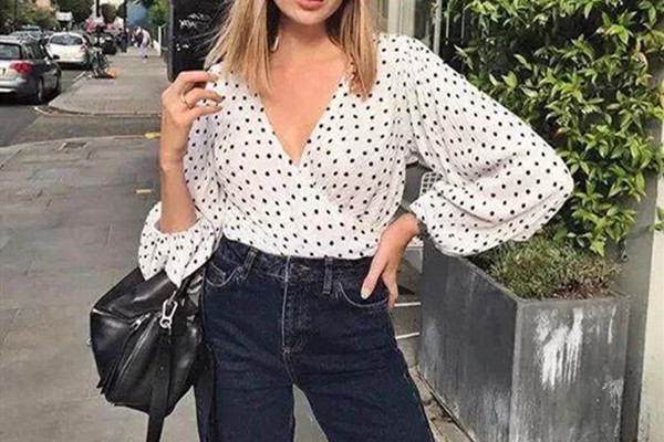 波點(diǎn)上衣怎么搭配褲子 波點(diǎn)上衣的搭配技巧 波點(diǎn)上衣怎么搭配褲子 波點(diǎn)上衣的搭配技巧