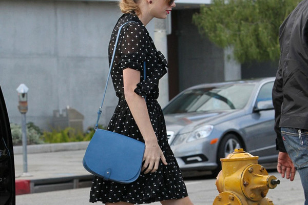 黑色波點裙怎么搭配上衣 黑色波點裙的搭配方法 黑色波點裙怎么搭配上衣 黑色波點裙的搭配方法