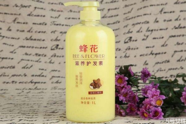 護發(fā)素的使用注意 使用護發(fā)素應該注意什么 護發(fā)素的使用注意 使用護發(fā)素應該注意什么