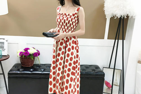 復(fù)古波點(diǎn)連衣裙的選擇技巧 復(fù)古波點(diǎn)連衣裙怎么搭配 復(fù)古波點(diǎn)連衣裙的選擇技巧 復(fù)古波點(diǎn)連衣裙怎么搭配