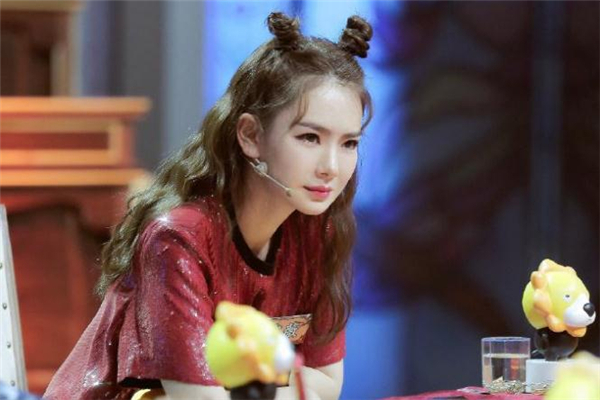 泡面頭怎么扎好看 泡面頭扎什么發(fā)型好看 泡面頭怎么扎好看 泡面頭扎什么發(fā)型好看