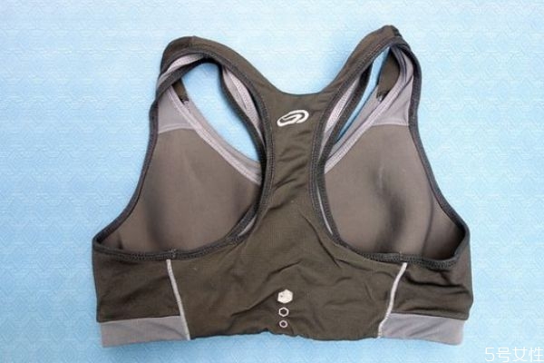 穿運動內衣胸部會下垂嗎 胸部下垂是因為運動內衣嗎 穿運動內衣胸部會下垂嗎 胸部下垂是因為運動內衣嗎