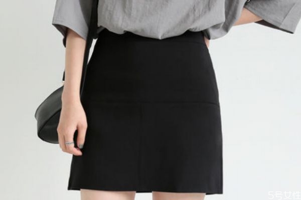 黑色a字裙怎么搭配 黑色a字裙的搭配方法 黑色a字裙怎么搭配 黑色a字裙的搭配方法