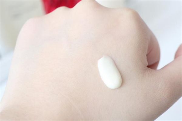 珀萊雅紅寶石精華適合什么年齡 珀萊雅紅寶石適合什么膚質 珀萊雅紅寶石精華適合什么年齡 珀萊雅紅寶石適合什么膚質