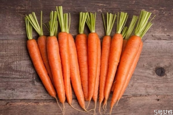 胡蘿卜吃多了皮膚會變黃嗎 吃胡蘿卜皮膚黃怎樣改善 胡蘿卜吃多了皮膚會變黃嗎 吃胡蘿卜皮膚黃怎樣改善