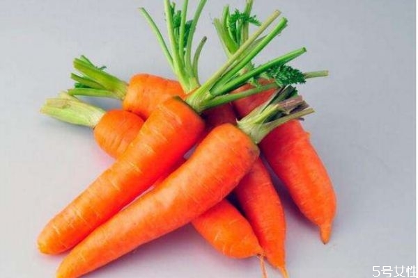 胡蘿卜吃多了皮膚會變黃嗎 吃胡蘿卜皮膚黃怎樣改善 胡蘿卜吃多了皮膚會變黃嗎 吃胡蘿卜皮膚黃怎樣改善