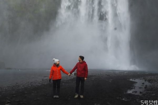 男友出軌愛(ài)上對(duì)方怎么辦 男朋友戀愛(ài)期間出軌原因