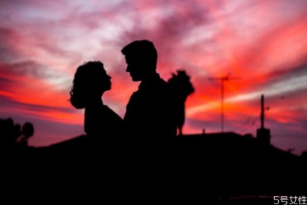 男友出軌不承認(rèn)還理直氣壯 男人出軌不承認(rèn)的表現(xiàn) 男友出軌不承認(rèn)還理直氣壯 男人出軌不承認(rèn)的表現(xiàn)