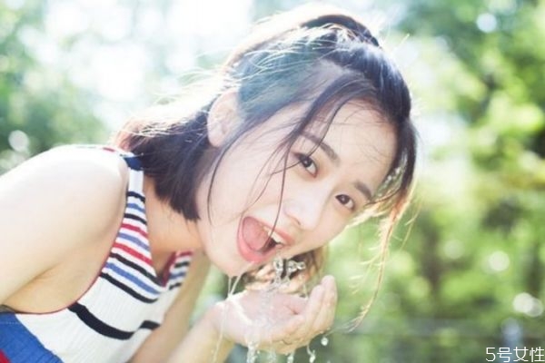 夏天皮膚保養(yǎng)小常識(shí) 夏季應(yīng)該怎么護(hù)膚 夏天皮膚保養(yǎng)小常識(shí) 夏季應(yīng)該怎么護(hù)膚