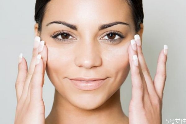 油性皮膚保濕還是補水 油性皮膚控油還是保濕 油性皮膚保濕還是補水 油性皮膚控油還是保濕