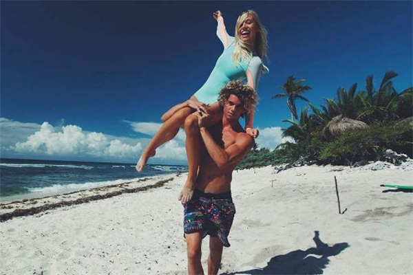 已婚女人主動(dòng)加男人微信是不是喜歡 已婚女人加男人微信說(shuō)明什么 已婚女人主動(dòng)加男人微信是不是喜歡 已婚女人加男人微信說(shuō)明什么