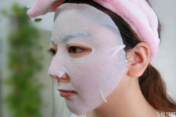 怎么敷面膜吸收的比較好 面膜應(yīng)該怎么敷吸收好 怎么敷面膜吸收的比較好 面膜應(yīng)該怎么敷吸收好