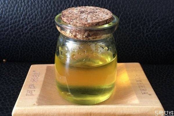 荷荷巴油的護膚作用 荷荷巴油護膚功效 荷荷巴油的護膚作用 荷荷巴油護膚功效