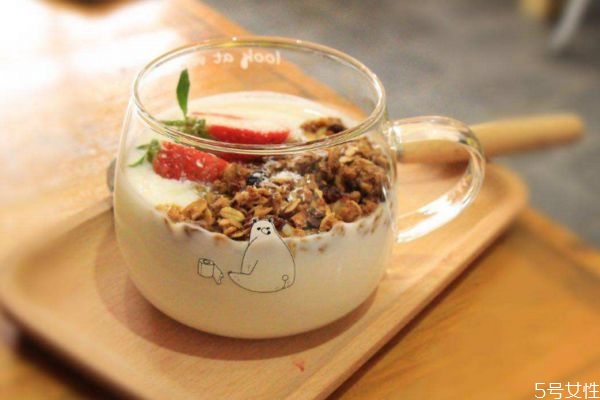 如何自制烤酸奶 烤酸奶的簡單做法 如何自制烤酸奶 烤酸奶的簡單做法