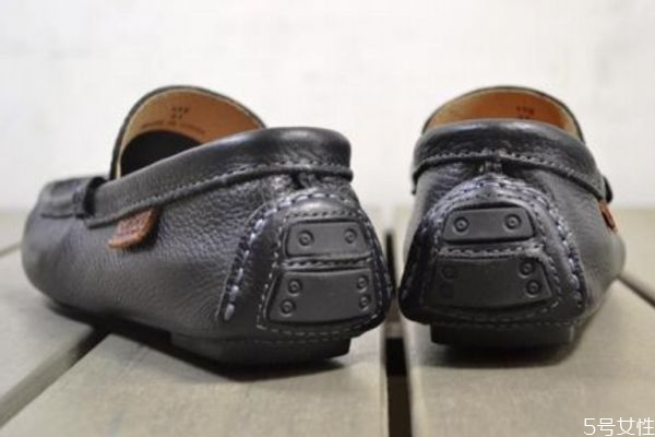 新鞋有膠味道怎么去掉 去除新鞋的膠味方法有什么 新鞋有膠味道怎么去掉 去除新鞋的膠味方法有什么