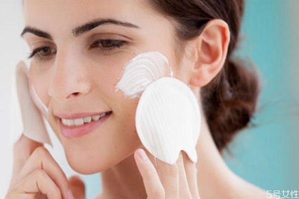 油性皮膚需要多洗臉嗎 油性皮膚需要頻繁洗臉嗎 油性皮膚需要多洗臉嗎 油性皮膚需要頻繁洗臉嗎