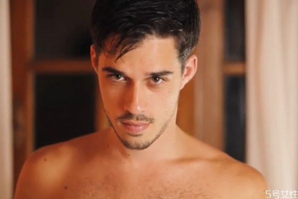 曖昧期女生應(yīng)該注意什么 曖昧期女生有什么注意 曖昧期女生應(yīng)該注意什么 曖昧期女生有什么注意