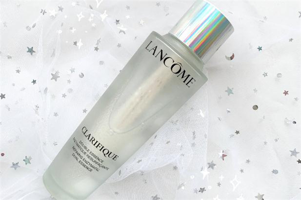 蘭蔻極光水白天可以用嗎 蘭蔻極光水搭配什么乳液 蘭蔻極光水白天可以用嗎 蘭蔻極光水搭配什么乳液