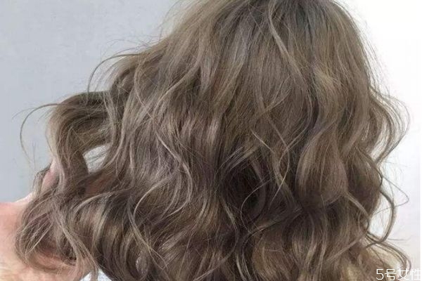 蜜茶棕適合什么膚色 蜜茶色和蜂蜜茶色區(qū)別 蜜茶棕適合什么膚色 蜜茶色和蜂蜜茶色區(qū)別