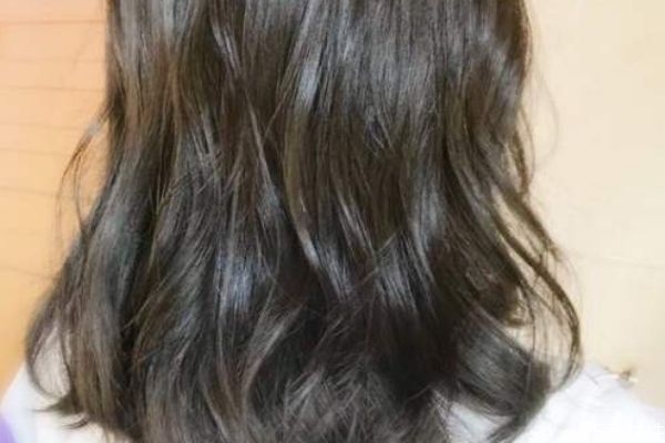 黑茶色為什么不明顯 黑茶色和冷棕色哪個(gè)好看 黑茶色為什么不明顯 黑茶色和冷棕色哪個(gè)好看