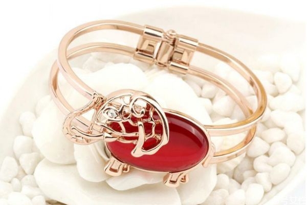 貓眼石如何保養(yǎng) 貓眼石的保養(yǎng)方法 貓眼石如何保養(yǎng) 貓眼石的保養(yǎng)方法