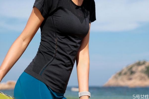 如何快速練出馬甲線 快速練出馬甲線的方法 如何快速練出馬甲線 快速練出馬甲線的方法