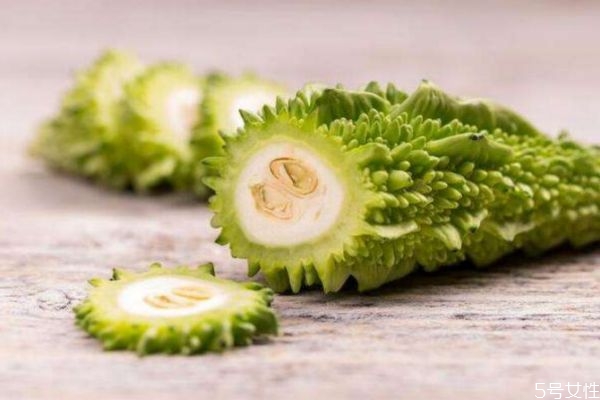 苦瓜可以去痘痘嗎 去痘痘可以用苦瓜嗎 苦瓜可以去痘痘嗎 去痘痘可以用苦瓜嗎