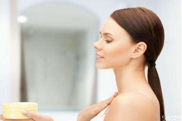 脖子上長(zhǎng)痘痘怎么解決 如何消除脖子上的痘痘