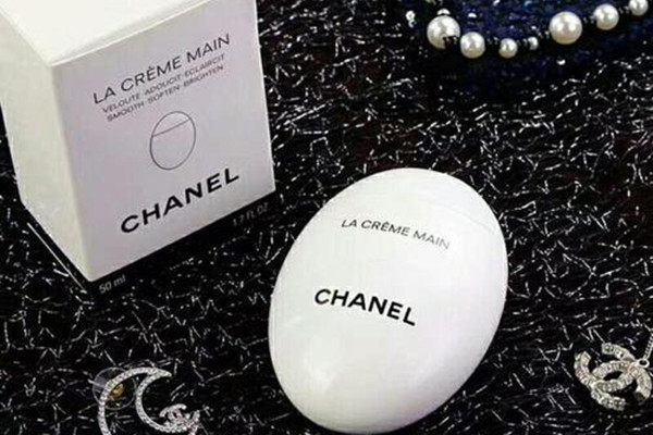 香奈兒鵝蛋護(hù)手霜油膩嗎 香奈兒鵝蛋護(hù)手霜主要成分 香奈兒鵝蛋護(hù)手霜油膩嗎 香奈兒鵝蛋護(hù)手霜主要成分