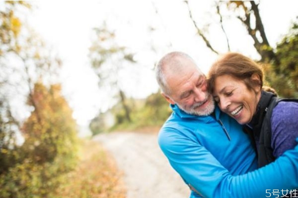 出軌男人的車里特點 查老公出軌最有用的招 出軌男人的車里特點 查老公出軌最有用的招