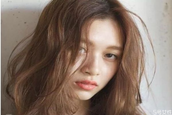 蜜糖橘發(fā)色是什么顏色 蜜糖橘發(fā)色適合什么膚色 蜜糖橘發(fā)色是什么顏色 蜜糖橘發(fā)色適合什么膚色