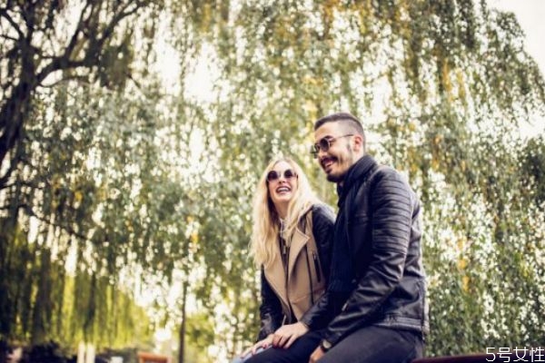 出軌男人的車里特點 查老公出軌最有用的招 出軌男人的車里特點 查老公出軌最有用的招