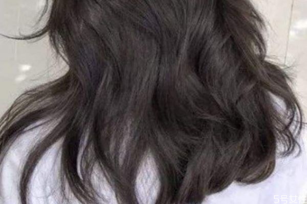 黑茶色為什么不明顯 黑茶色和冷棕色哪個好看 黑茶色為什么不明顯 黑茶色和冷棕色哪個好看